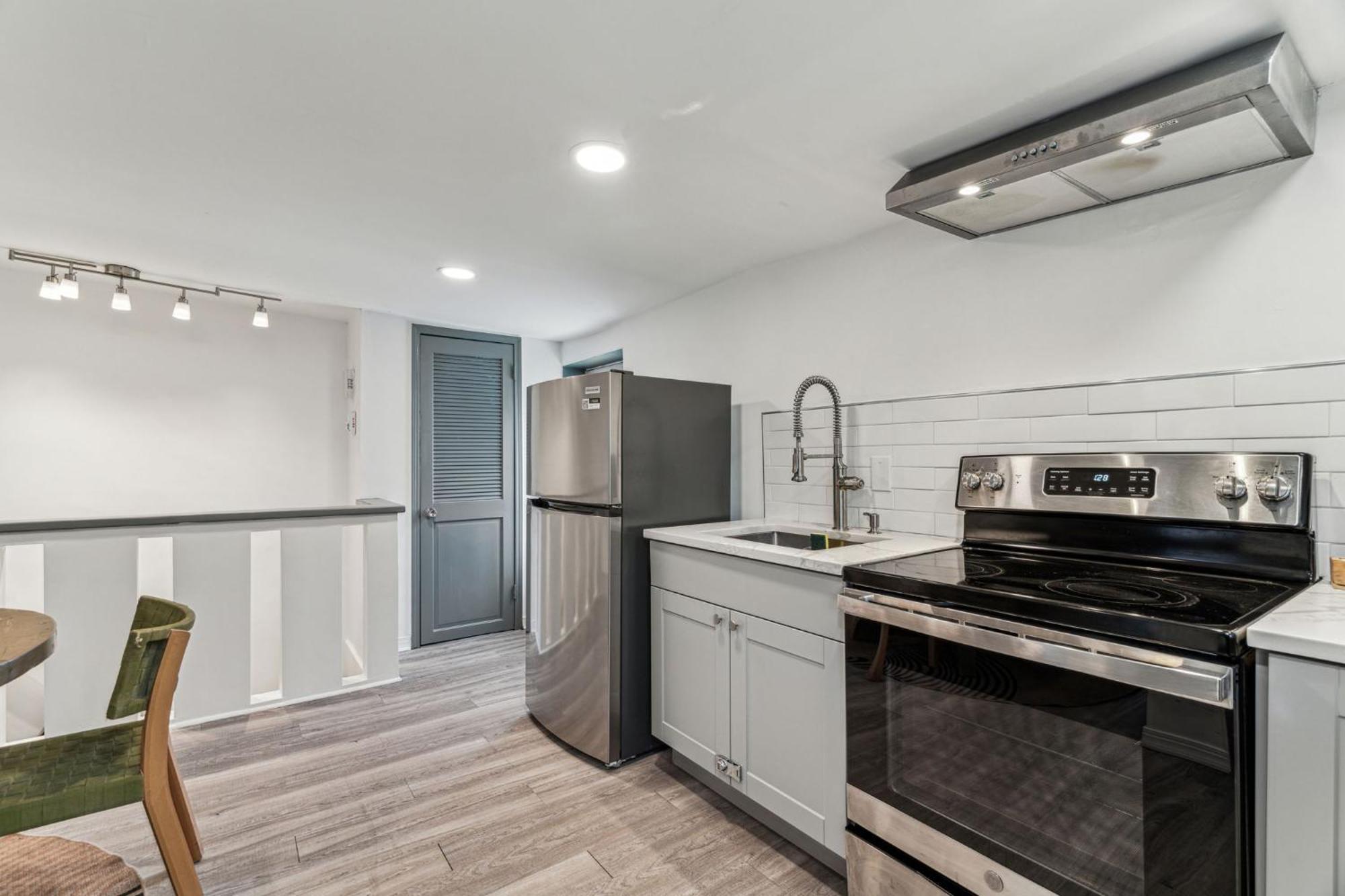 Luxurious Couples King Bed, Romantic, Central, Wifi Apartment Philadelphia