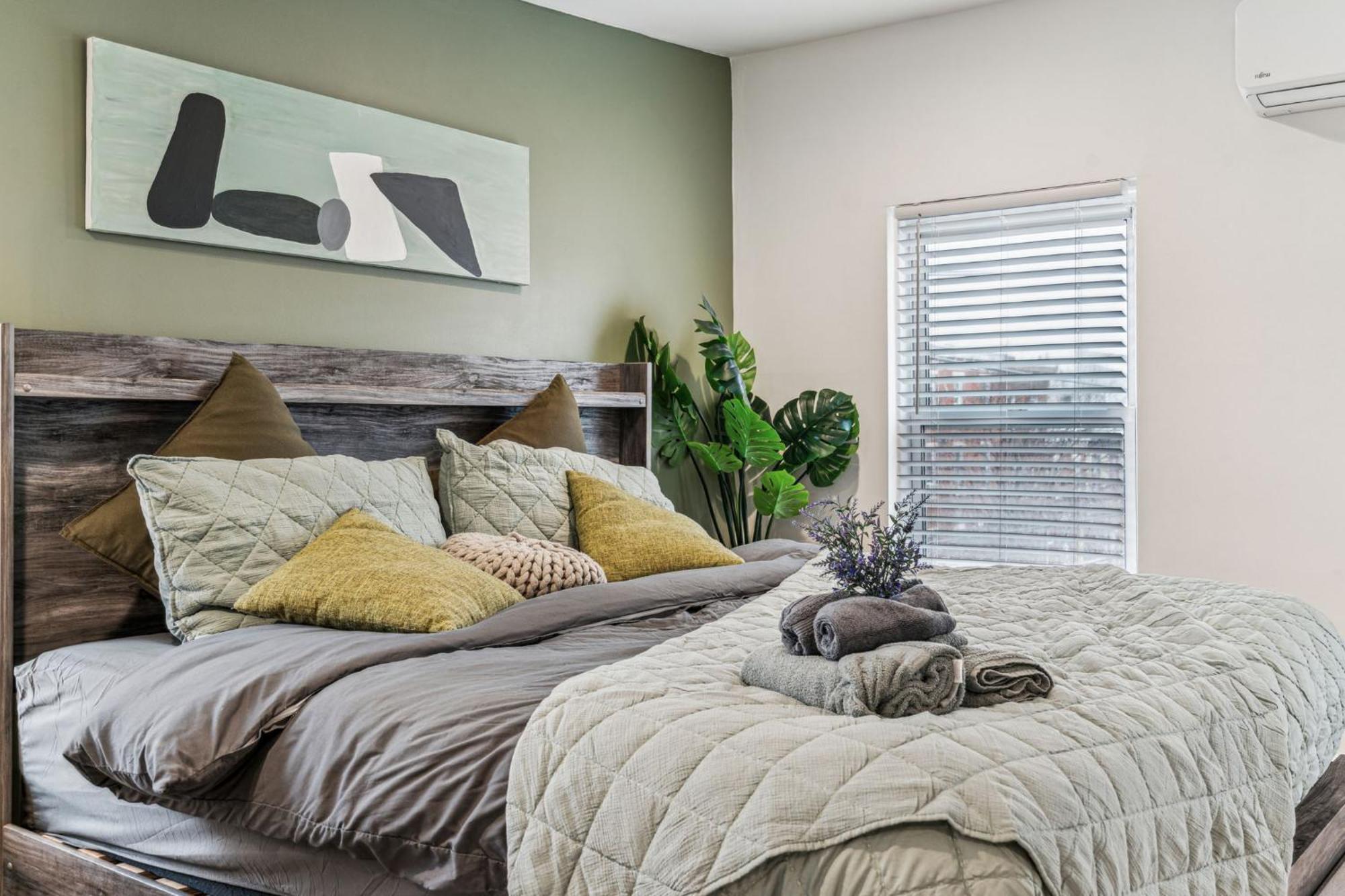 Apartment Luxurious Couples King Bed, Romantic, Central, Wifi *